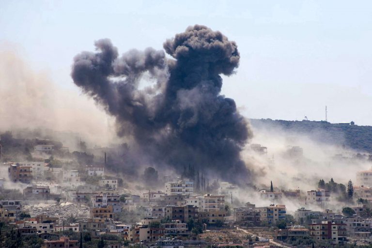 تفجيرات عنيفة جداً في بلدة المنصوري جنوب مدينة صور أمس