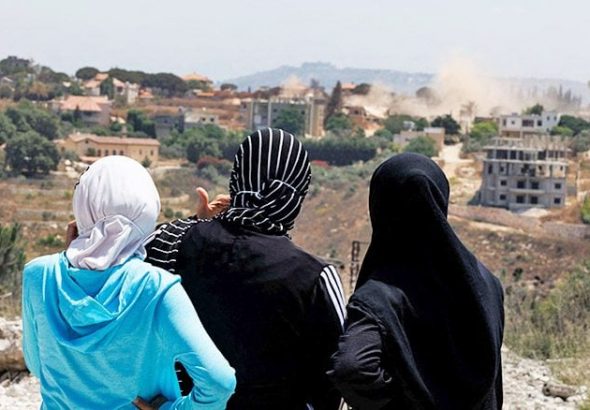سيدات من زوطر الشرقية يشهدن تفجيراً كبيراً في منازل البلدة