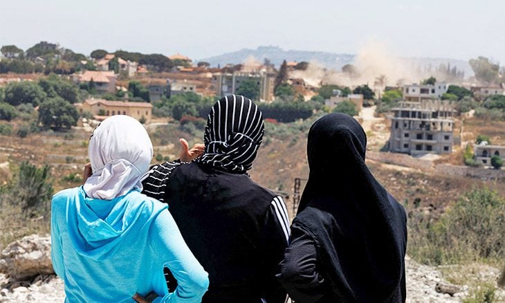 سيدات من زوطر الشرقية يشهدن تفجيراً كبيراً في منازل البلدة